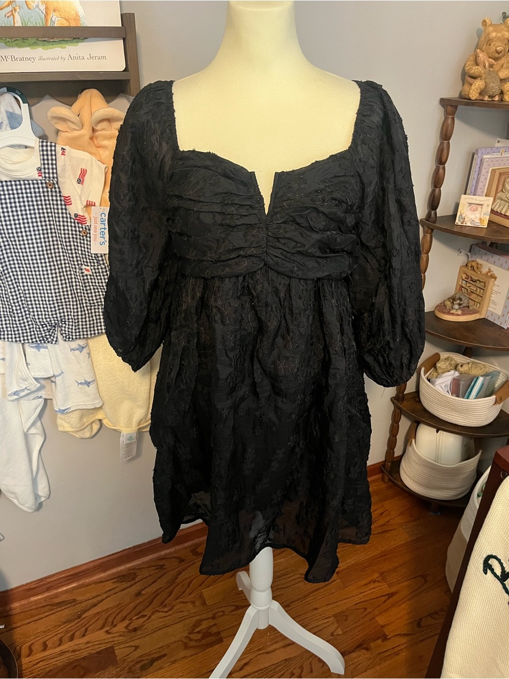 Arula Black babydoll dress with ruched bodice and floral texture Size X (XL)